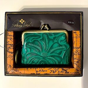 New Patricia Nash Borse soft green Tooled Leather kisslock in gift box